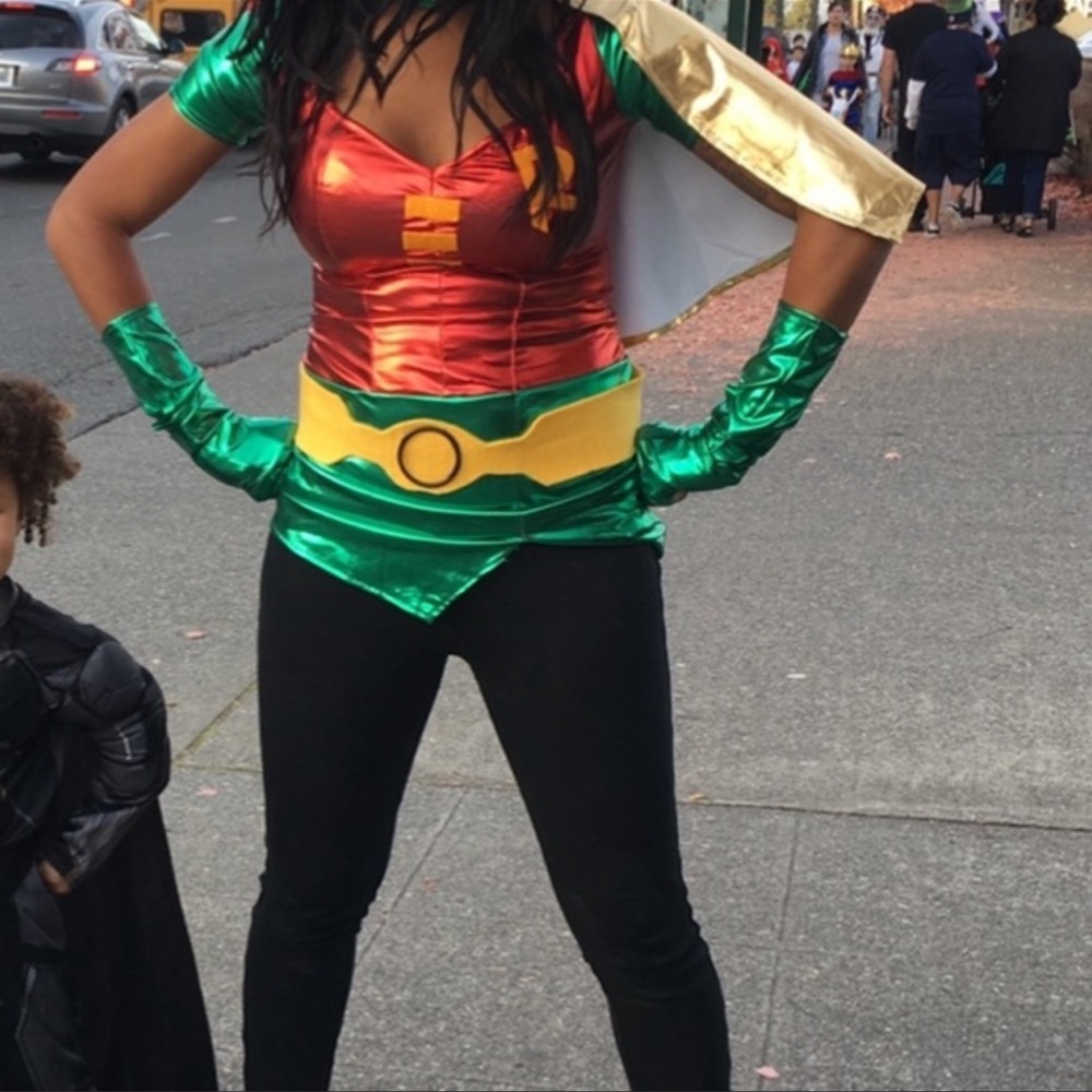 Women’s Robin Costume